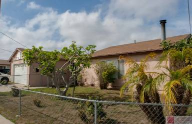 Main picture of 2866 Whitney St
