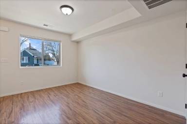 Main picture of 3270 N Lincoln St