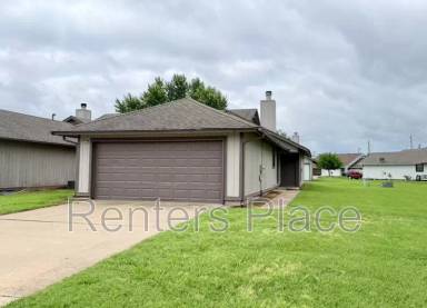 Main picture of 1548 E 74th St