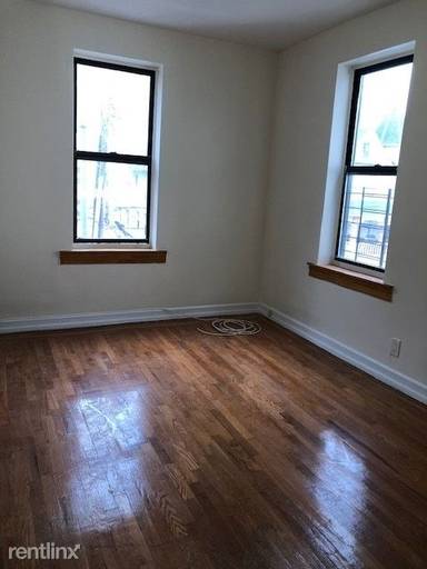 Main picture of 10 Adrian Ave