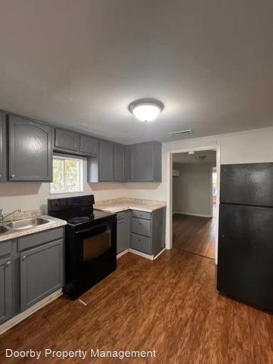 Main picture of 2592 E 39th St