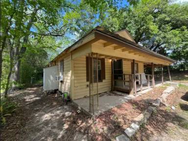 Main picture of 1003 N Zavalla St