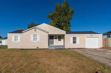Main picture of 900 N Redbud Dr