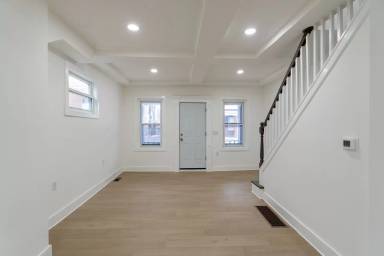 Main picture of 1543 S Napa St