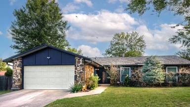 Main picture of 3157 E 82nd St