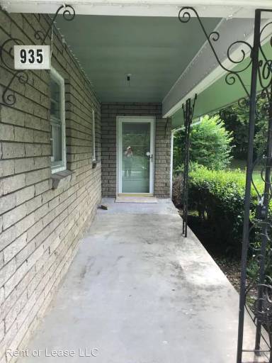 Main picture of 935 Cedar Ln