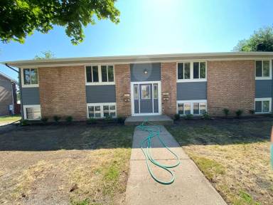 Main picture of 810 Benson Ave NE