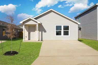 Main picture of 3919 Poteet Pl