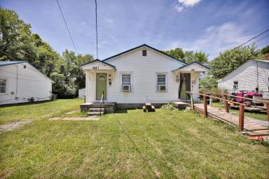 Main picture of 818 Rhodes Dr