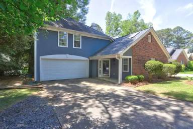 Main picture of 100 S Fairfield Dr