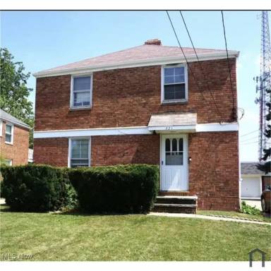 Main picture of 521 E 222nd St