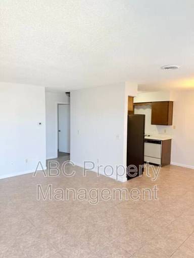 Main picture of 1208 W Bishop Dr