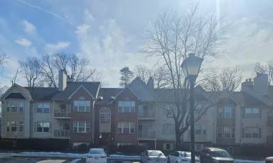 Main picture of 2071 Alice Ave