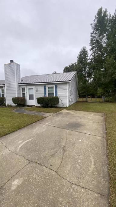 Main picture of 206 Hickory Grove Dr