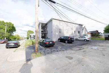 Main picture of 1581 E Mound St