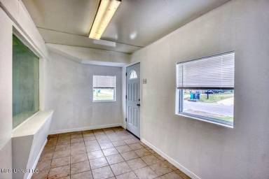 Main picture of 6616 Columbus Cir