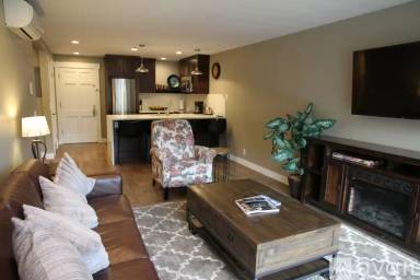 Main picture of 255 Main St