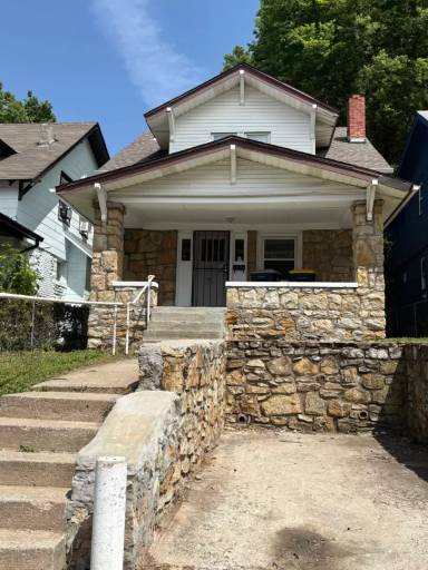 Main picture of 3933 S Benton Ave