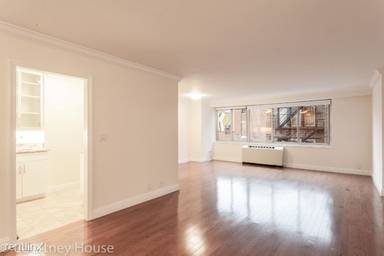 Main picture of Courtney House
