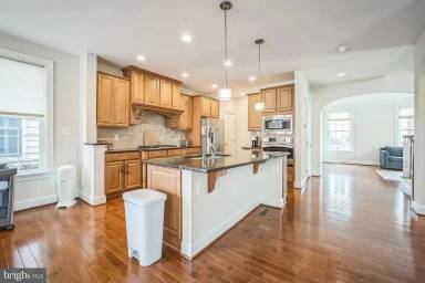 Main picture of 423 Parkview Ave