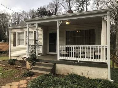 Main picture of 135 Oakland Way