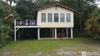 Main picture of 207 2nd Ave
