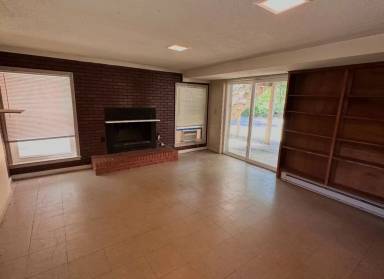 Main picture of 744 Crescent Dr