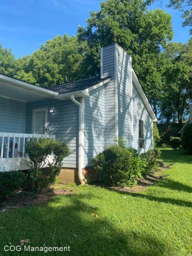 Main picture of 372 Booth Cir SW