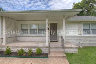 Main picture of 5169 S Troost Ave