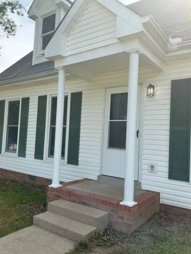 Main picture of 910 Dolphin Ln