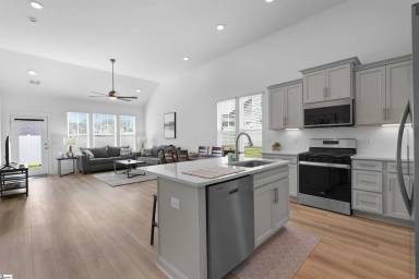 Main picture of 208 Woodhouse Way