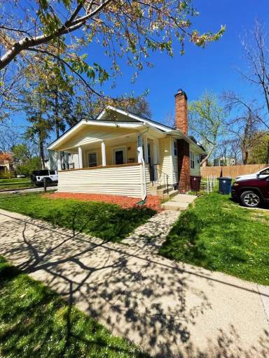 Main picture of 203 E Davis Ave