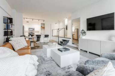 Main picture of 51 W Chestnut St