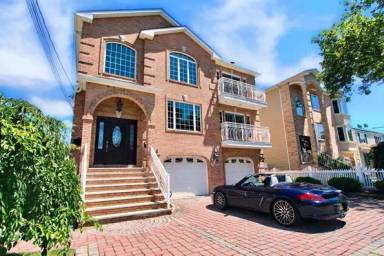 Main picture of 150 Ivy St