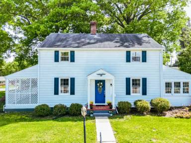 Main picture of 152 E Irvin Ave