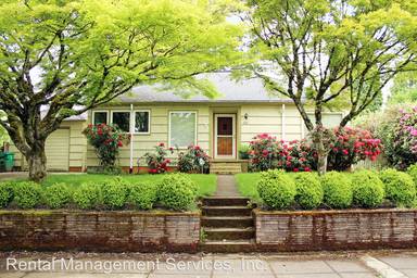 Main picture of 4127 SE Crystal Springs Blvd