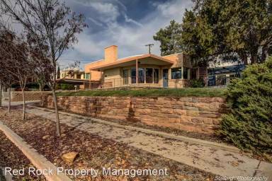 Main picture of 230 Diagonal St