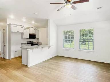 Main picture of 805 SW Summit Ave