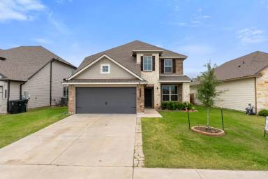 Main picture of 6206 Golden Gate Dr