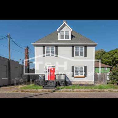 Main picture of 1128 S Pennsylvania St