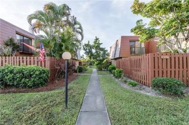 Main picture of 1520 Park Meadows Dr