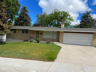 Main picture of 90 Drake Ave