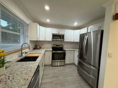 Main picture of 500 NW Stuart Ave