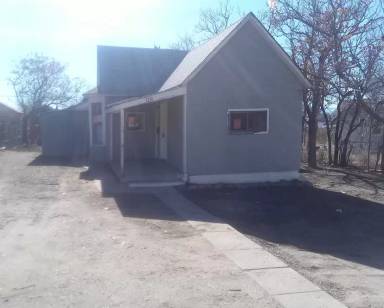 Main picture of 1218 E 10th St