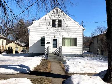 Main picture of 1027 College St N