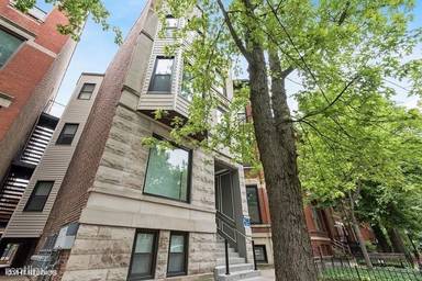 Main picture of 2020 N Bissell St