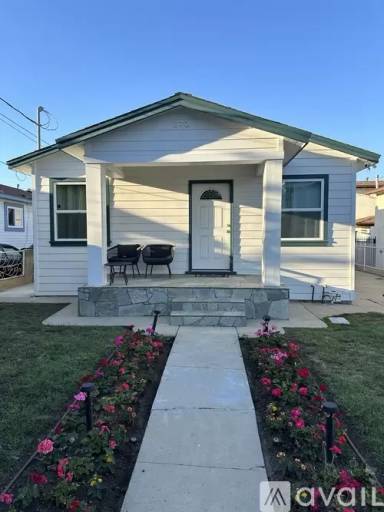 Main picture of 872 W 2nd St