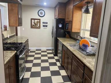 Main picture of 916 S Giddings St