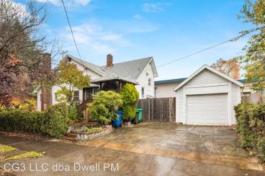 Main picture of 1806 SE Division St