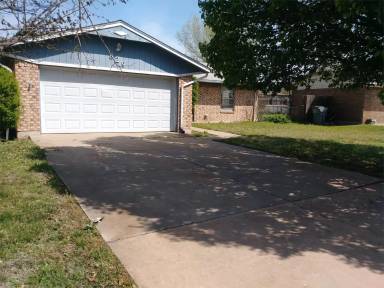 Main picture of 829 SE Lomond Ln
